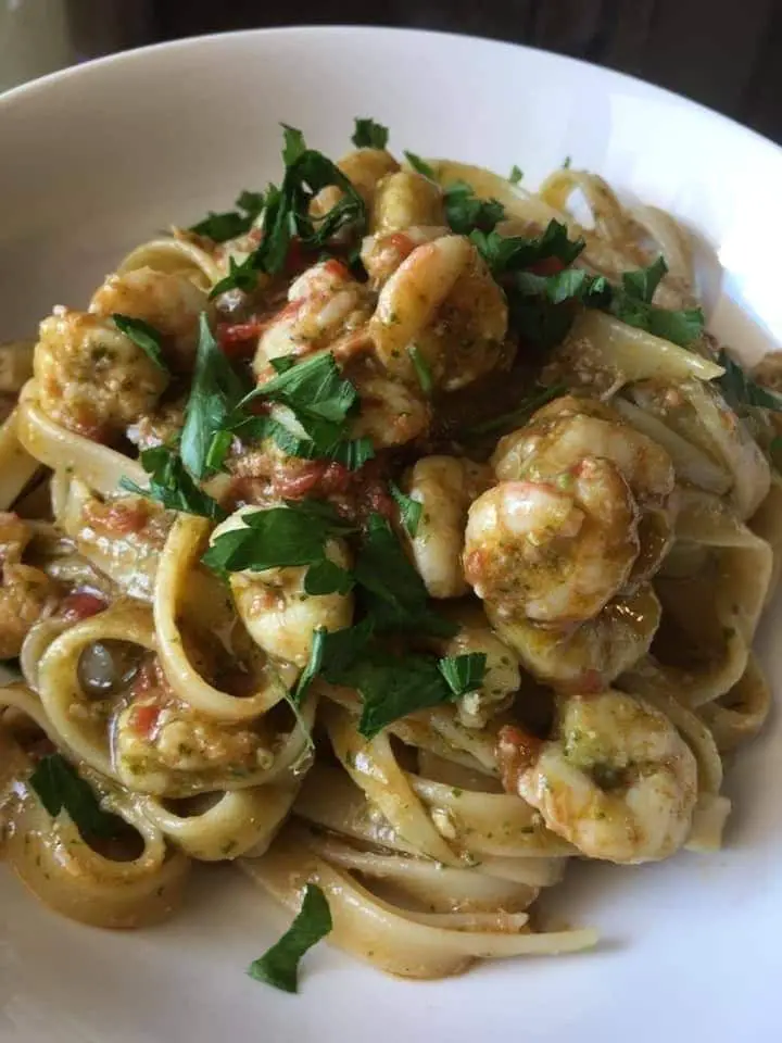 Fettuccine gamberetti e pesto