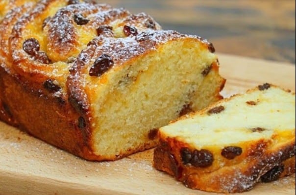 Torta morbida all'uvetta
