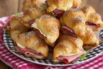 Cornetti salati fragranti e deliziosi
