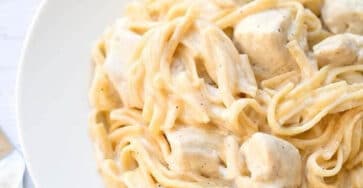 Fettuccine Alfredo con pollo