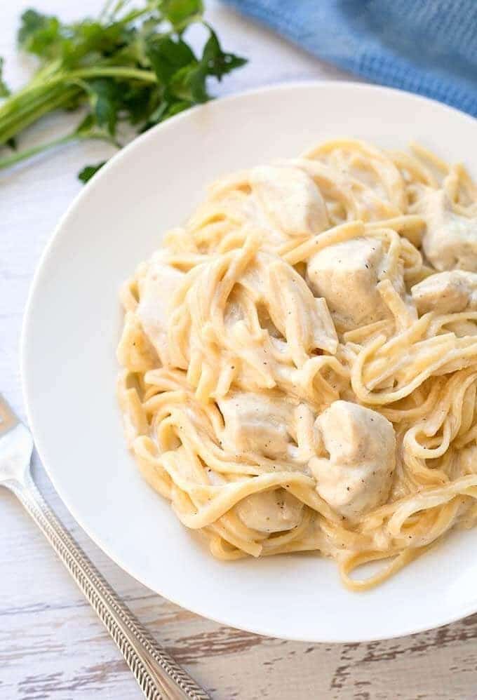 Fettuccine Alfredo con pollo