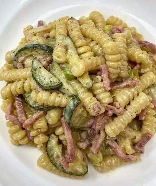 Fusilli alle zucchine e speck
