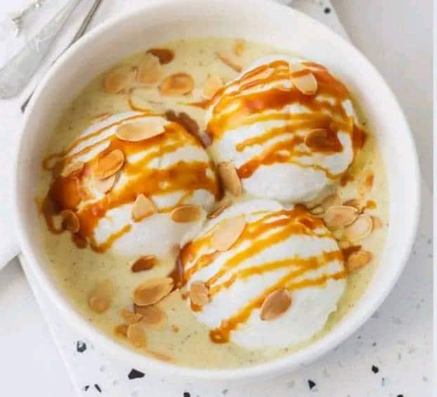 Isole galleggianti dessert francese