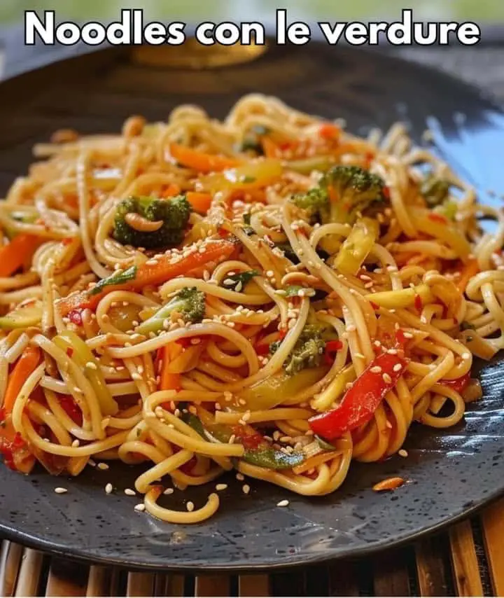 Noodles e verdure saltate
