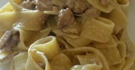 Pappardelle con salsiccia e funghi