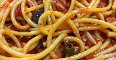 Pasta alla puttanesca ricetta