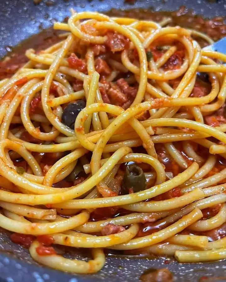 Pasta alla puttanesca ricetta