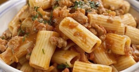 Pasta con gamberi e salsiccia