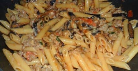 Pasta con salsicce melanzane