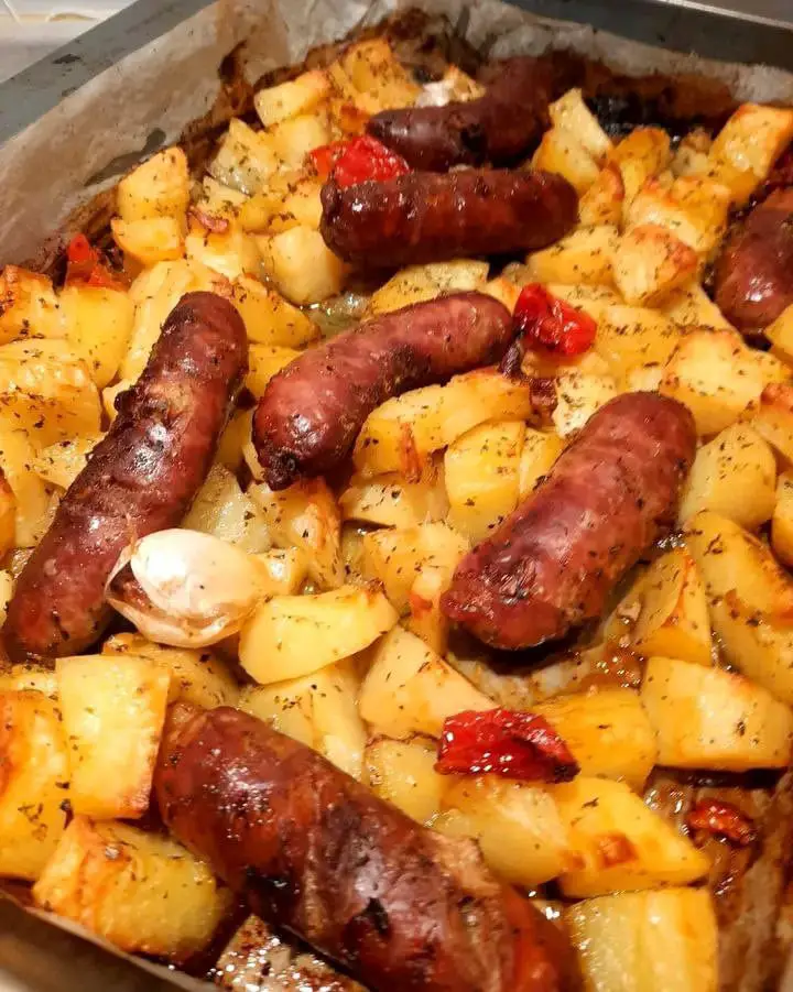 Salsiccia e patate al forno