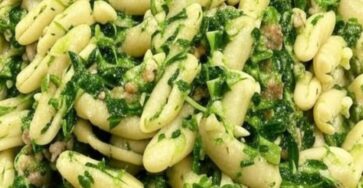 Cavatelli con salsiccia e cime