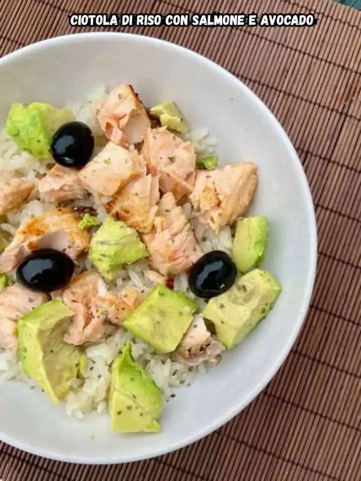 Ciotola di riso salmone