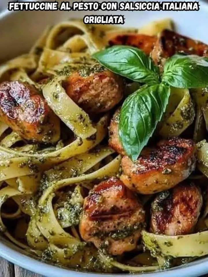 Fettuccine al pesto salsiccia