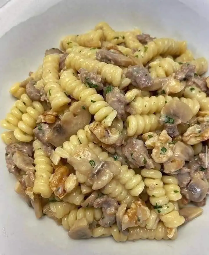 Fusilli con salsiccia