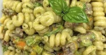 Fusilli con verdure e salsiccia