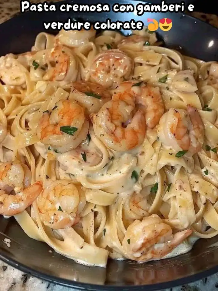 Pasta con gamberi e verdure