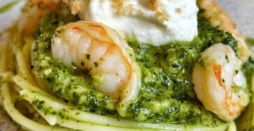 Spaghetti zucchine gamberi stracciatella