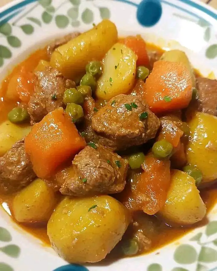 Spezzatino con piselli e patate