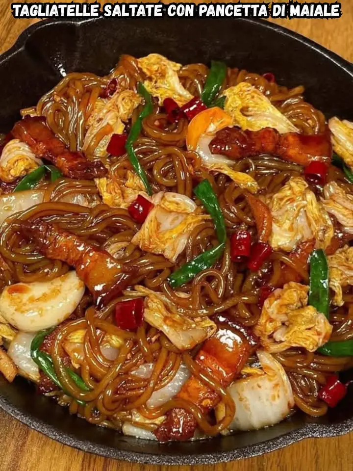 Tagliatelle con pancetta e cavolo