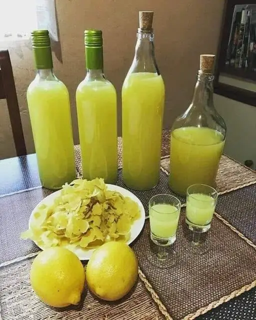 Zenzero fresco e acqua